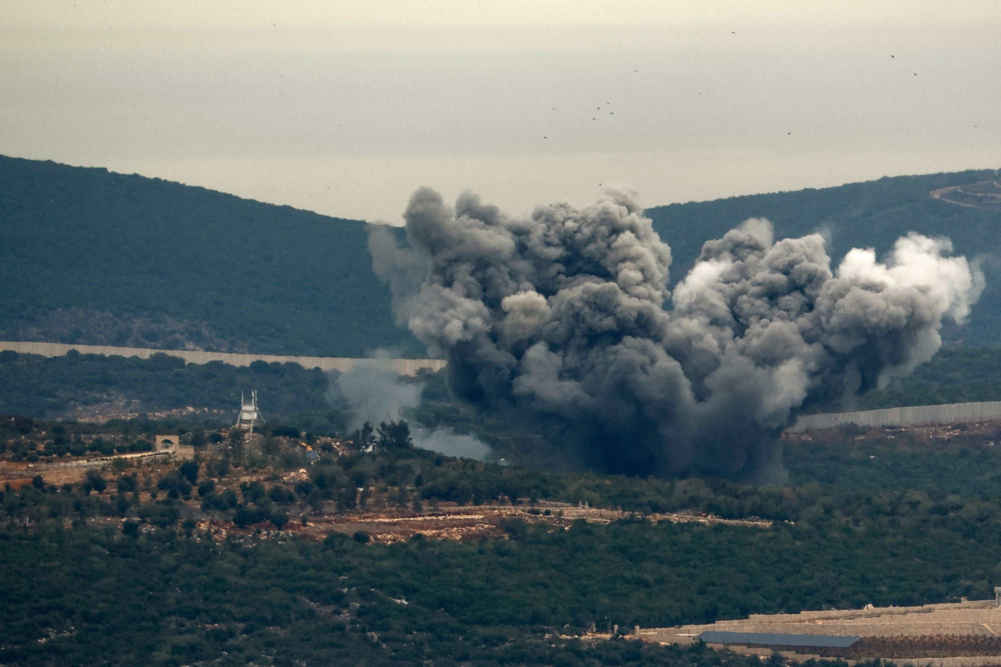 Israel cảnh báo Li Băng có thể biến Beirut thành Gaza - Ảnh 1.