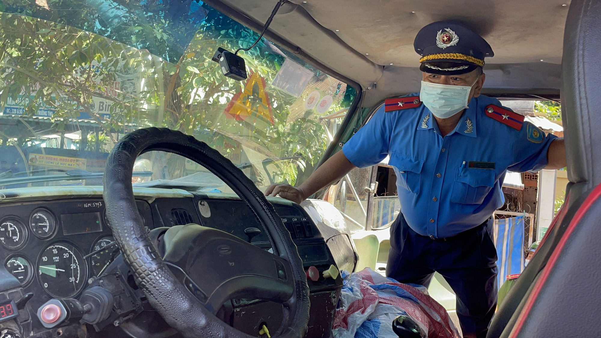 TP.Thủ Đức tổng kiểm tra nồng độ cồn 24/24 - Ảnh 3. TP.Thủ Đức tổng kiểm tra nồng độ cồn 24/24 - Ảnh 3.