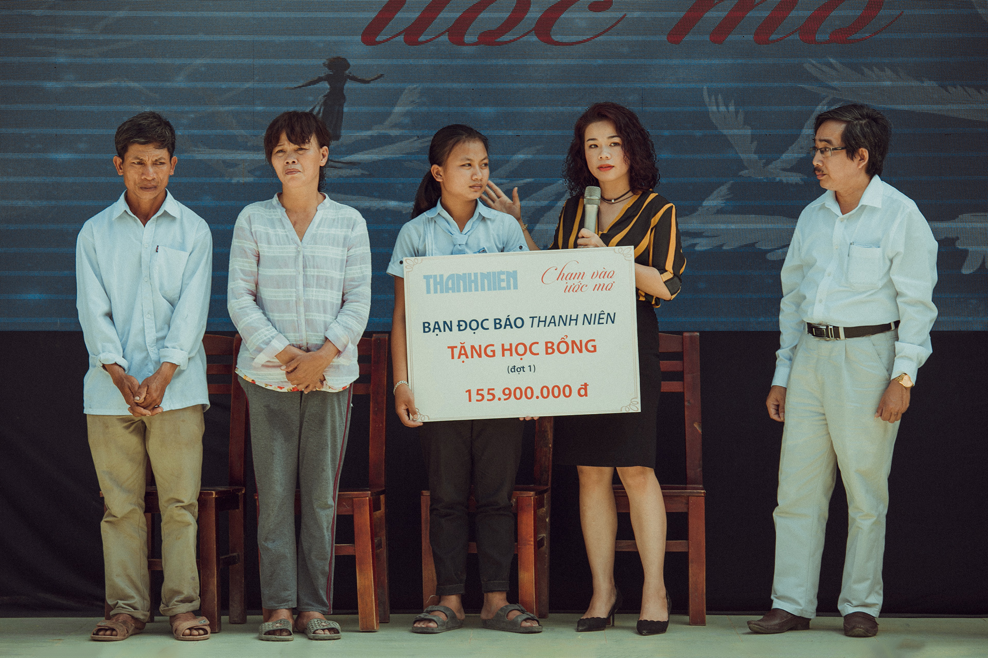 Nữ sinh phụ hồ và điểm “Chạm vào ước mơ” thành kỹ sư xây dựng - Ảnh 4. Nữ sinh phụ hồ và điểm “Chạm vào ước mơ” thành kỹ sư xây dựng - Ảnh 4.