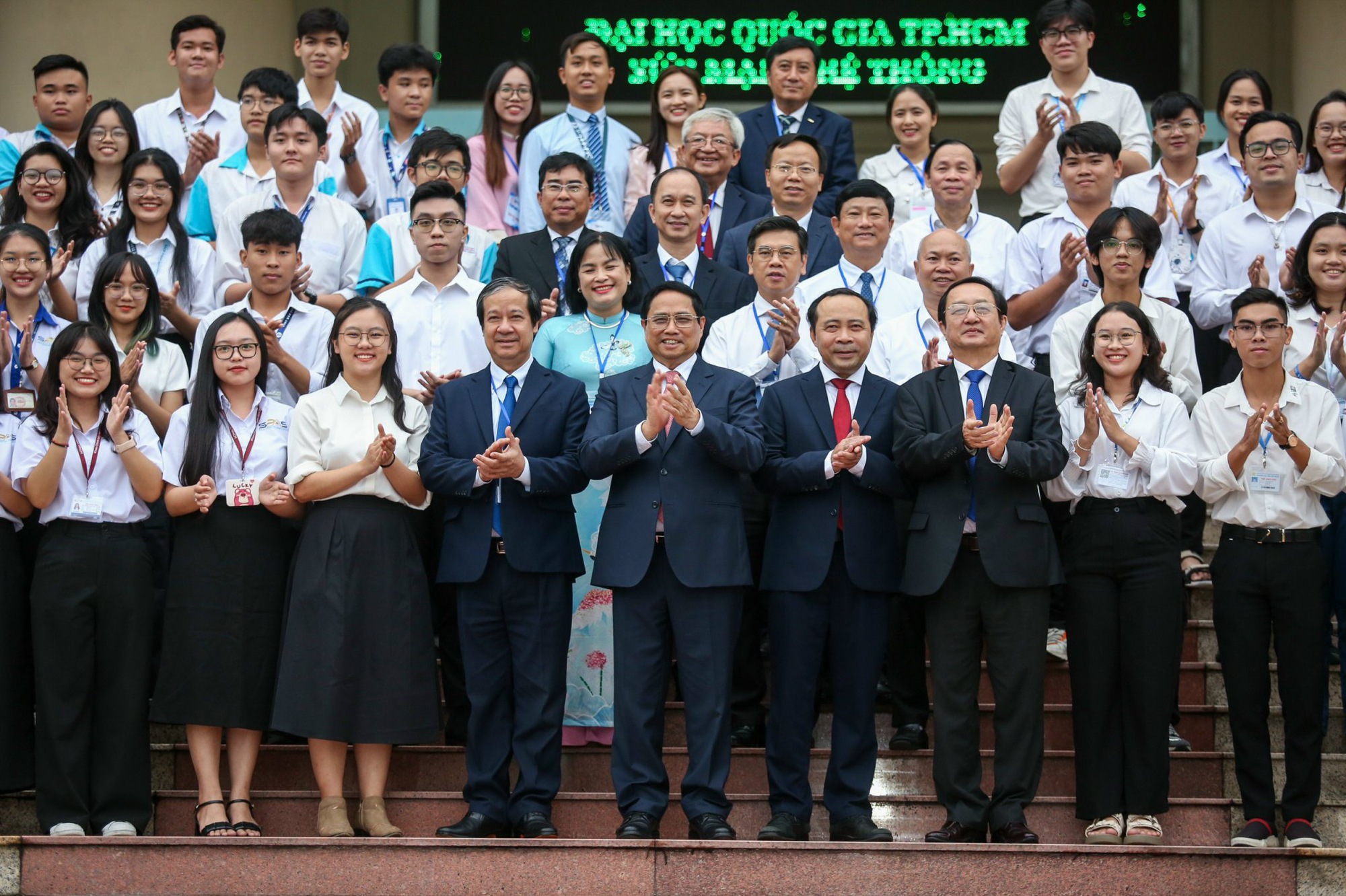 Thủ tướng Chính phủ Phạm Minh Chính giao lưu với sinh viên trong lễ khai khóa - Ảnh 6.