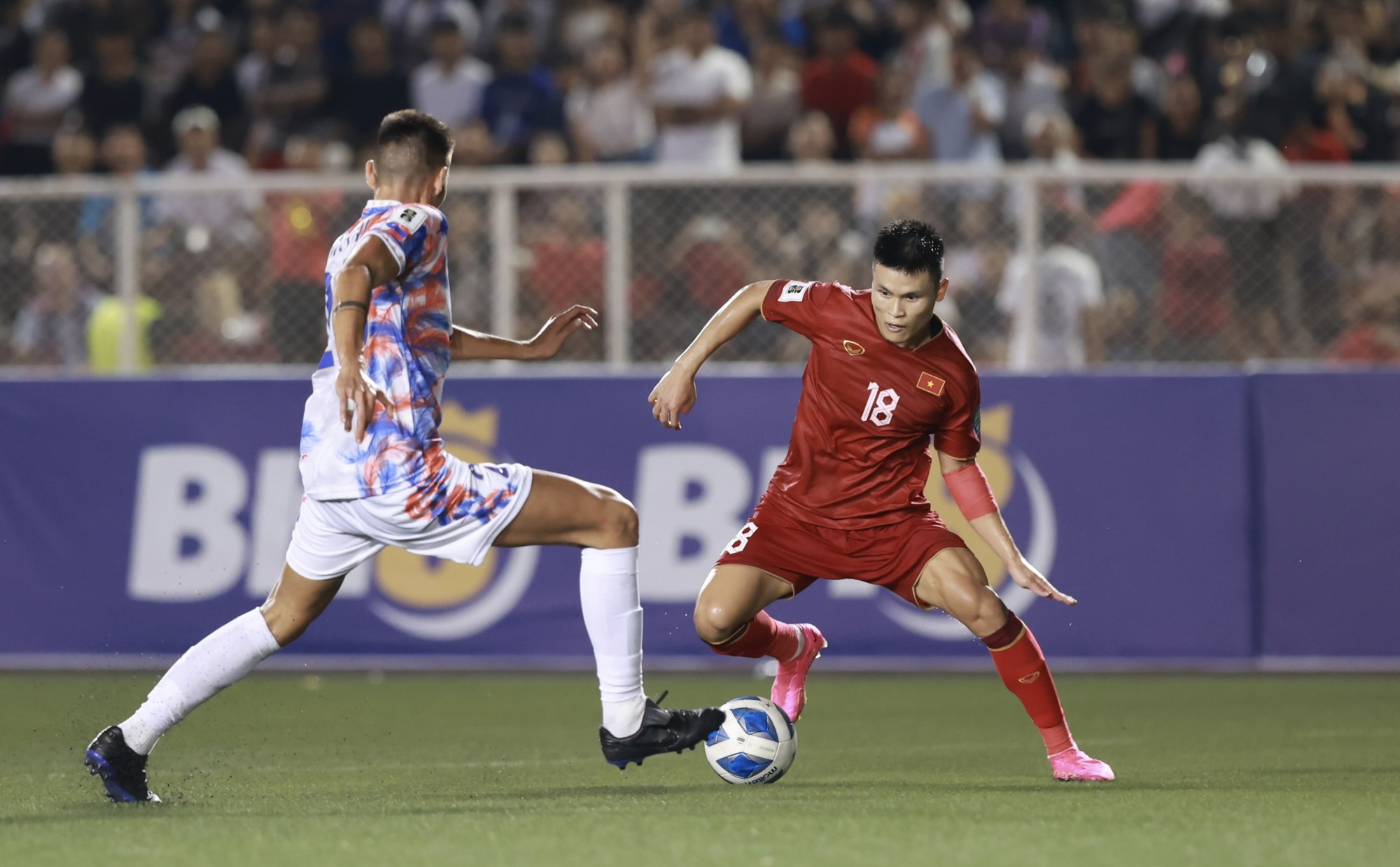 Văn Toàn, Đình Bắc tỏa sáng, đội tuyển Việt Nam thắng kịch tính Philippines - Ảnh 2.