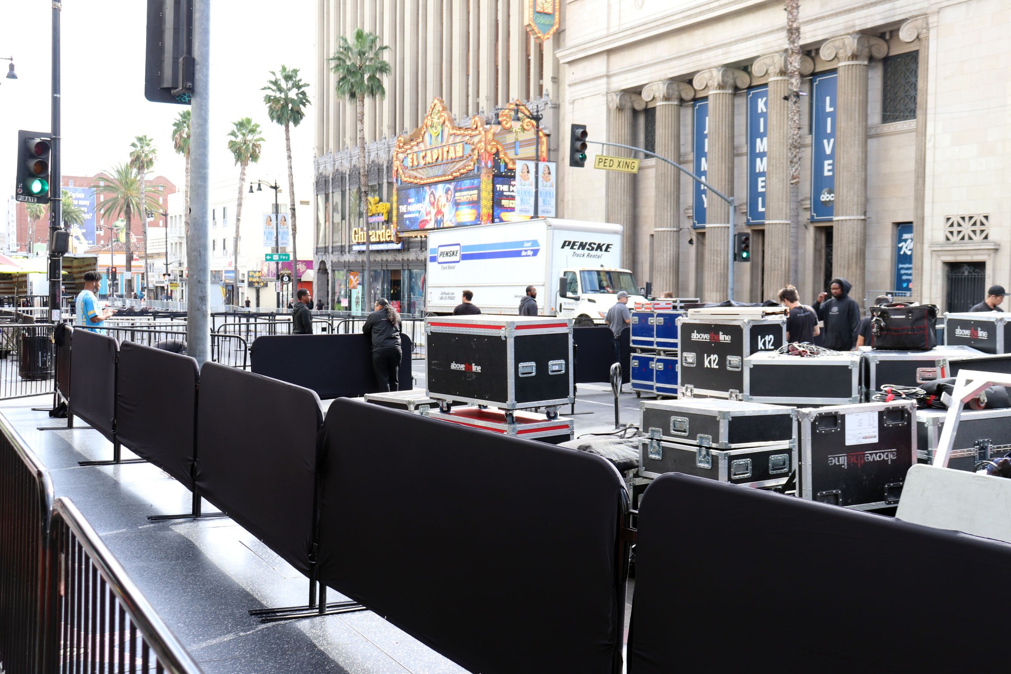 Tham quan đại lộ Danh vọng Hollywood ở Mỹ mùa này có gì đặc biệt ? - Ảnh 2. Tham quan đại lộ Danh vọng Hollywood ở Mỹ mùa này có gì đặc biệt ? - Ảnh 2.