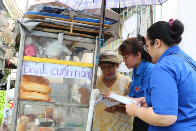 Đã có cẩm nang giúp người cao tuổi phòng tránh lừa đảo trực tuyến - Ảnh 2. Đã có cẩm nang giúp người cao tuổi phòng tránh lừa đảo trực tuyến - Ảnh 2.