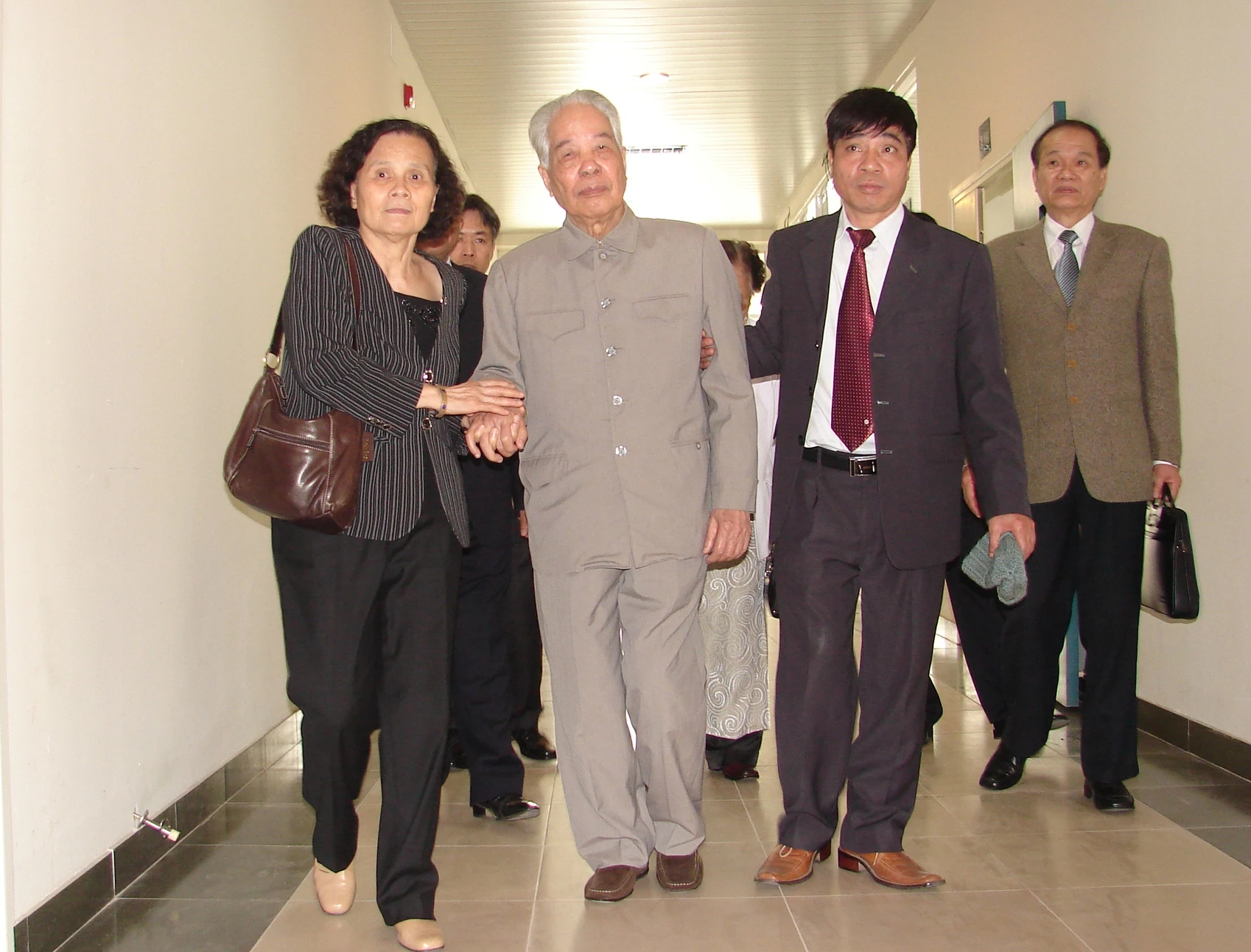 Chuyện chưa biết về gia đình nữ giáo sư toán học đầu tiên của Việt Nam - Ảnh 4. Chuyện chưa biết về gia đình nữ giáo sư toán học đầu tiên của Việt Nam - Ảnh 4.