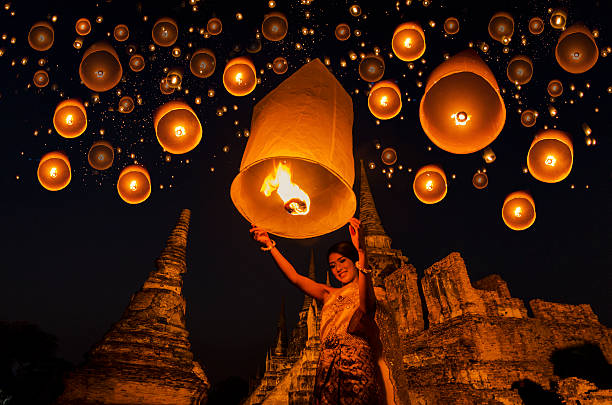 Khám phá Lễ Hội Yi Peng - Ngắm Đèn Lồng Thả Trời Ở Chiang Mai - Ảnh 2.