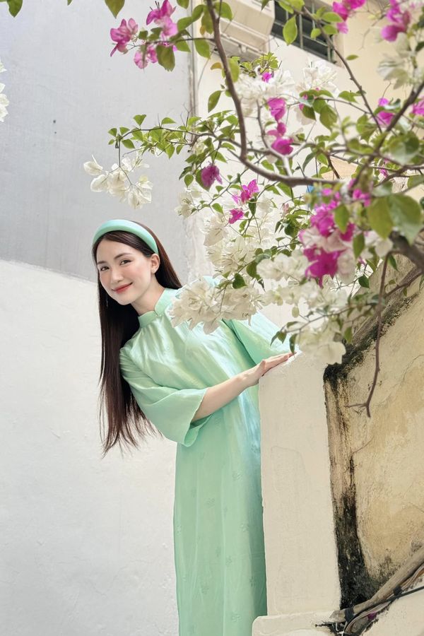 Điểm chung cho xu hướng áo dài năm nay, được sao Việt diện ăn cưới, đi chơi  - Ảnh 10.