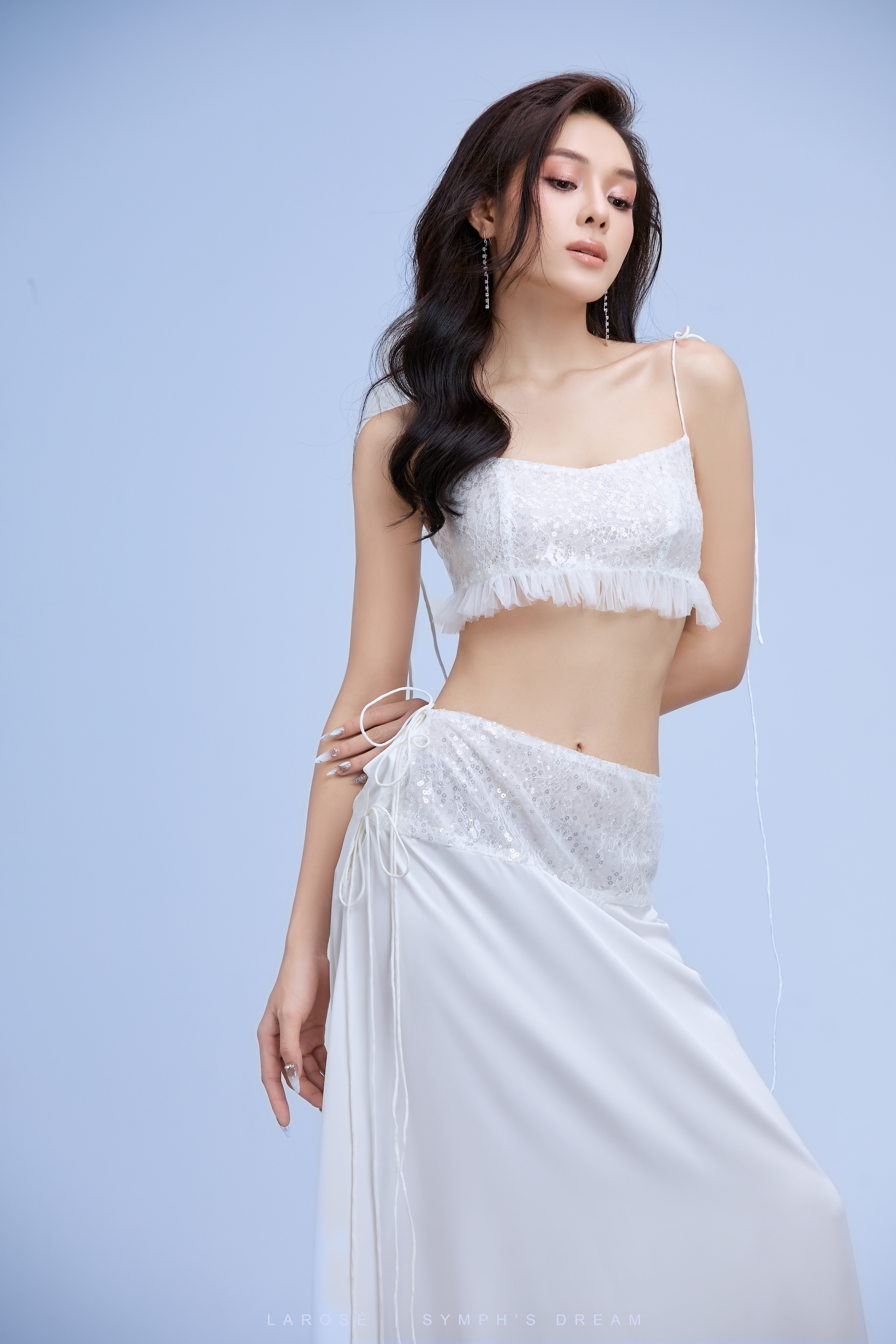 'Á hậu dao kéo' Hồng Hạnh khoe vẻ quyến rũ ở tuổi 23 - Ảnh 5. 'Á hậu dao kéo' Hồng Hạnh khoe vẻ quyến rũ ở tuổi 23 - Ảnh 5.