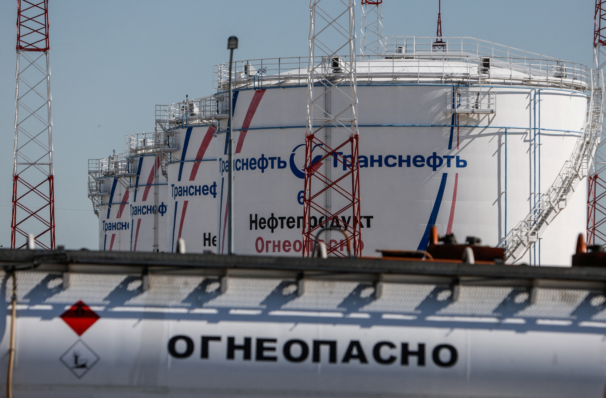 Nga bỏ lệnh cấm xuất khẩu xăng - Ảnh 1.