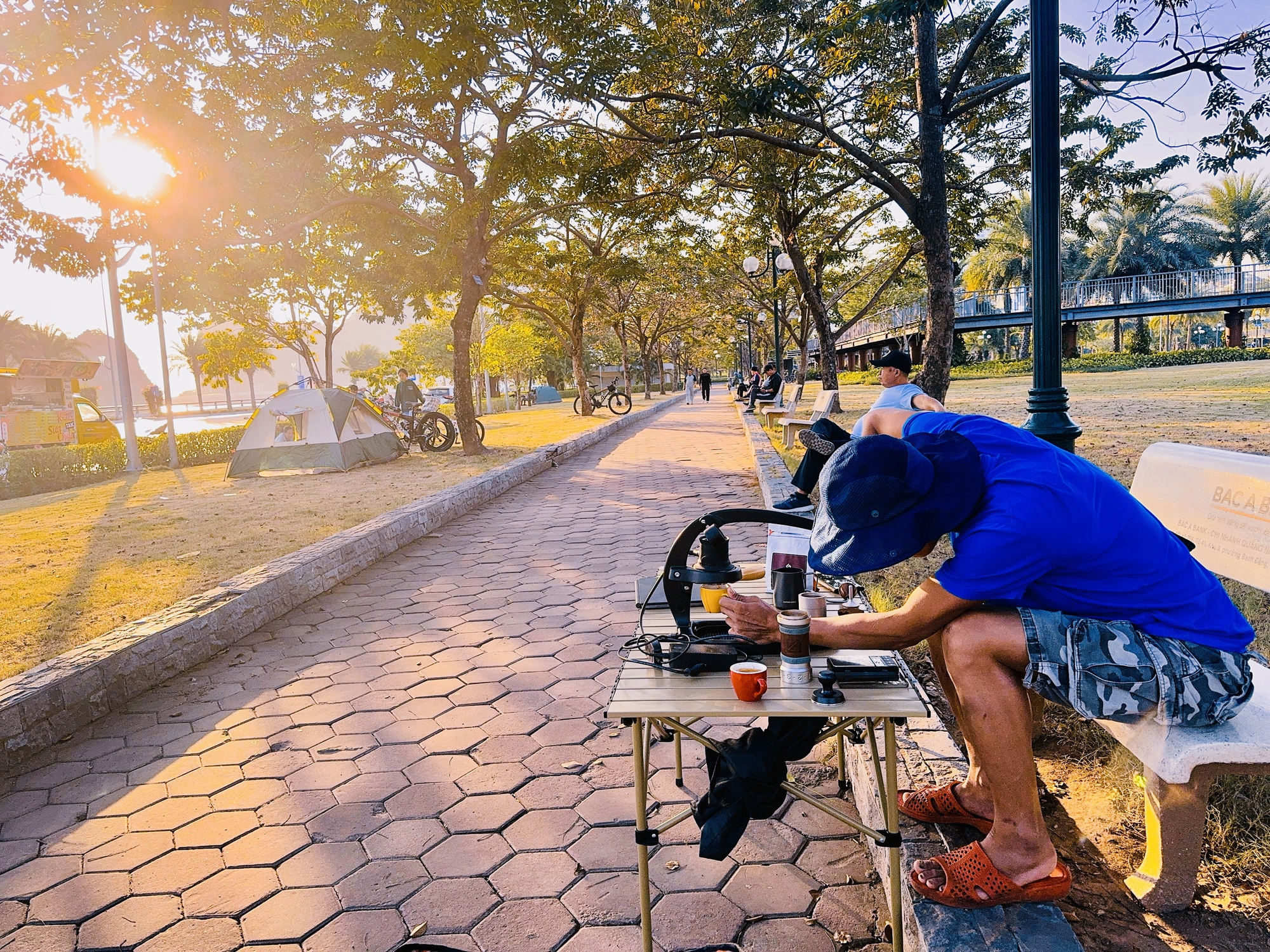 Có một công viên đẹp xiêu lòng bên bờ Di sản vịnh Hạ Long - Ảnh 13.