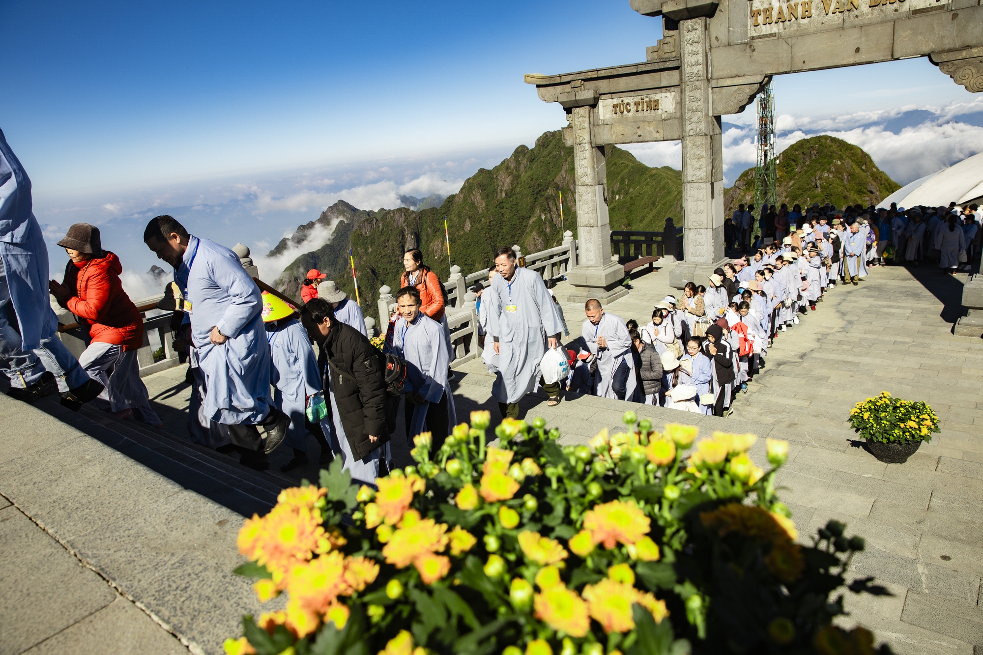 Hàng trăm Phật tử về đỉnh thiêng Fansipan dự lễ vía Quán Thế Âm xuất gia  - Ảnh 6.