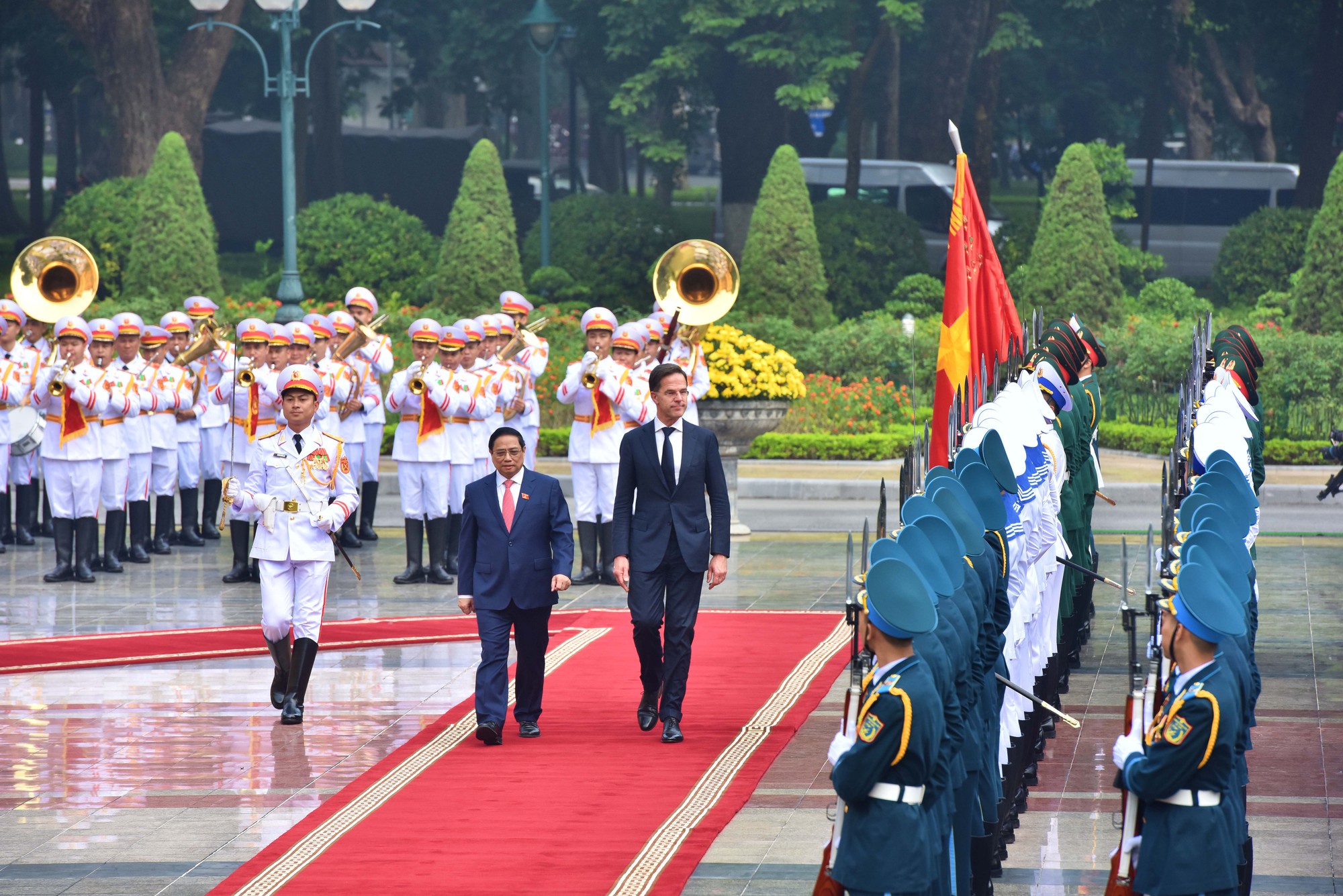 Thủ tướng Phạm Minh Chính chủ trì lễ đón Thủ tướng Hà Lan Mark Rutte - Ảnh 2.