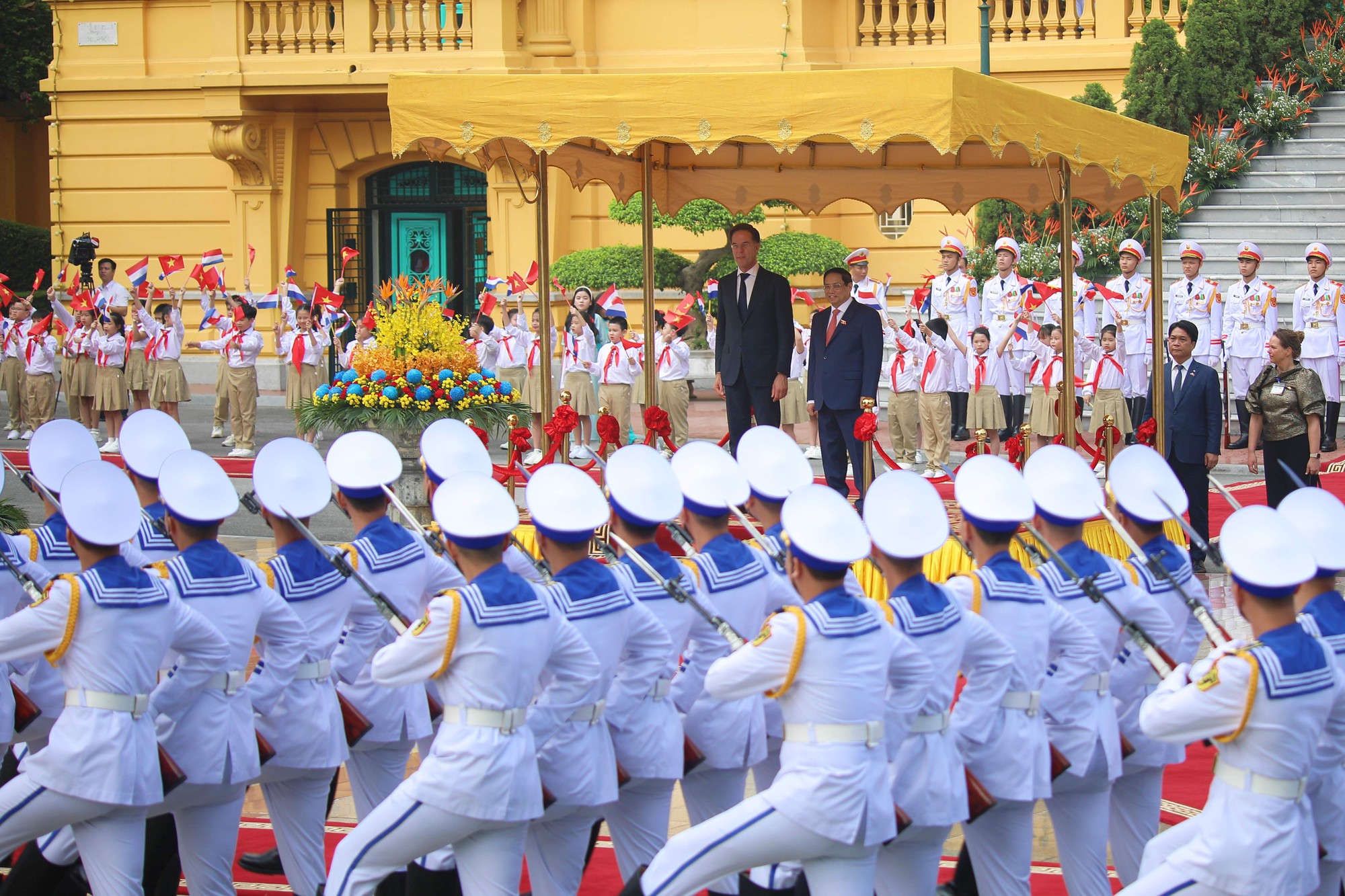 Thủ tướng Phạm Minh Chính chủ trì lễ đón Thủ tướng Hà Lan Mark Rutte - Ảnh 3.