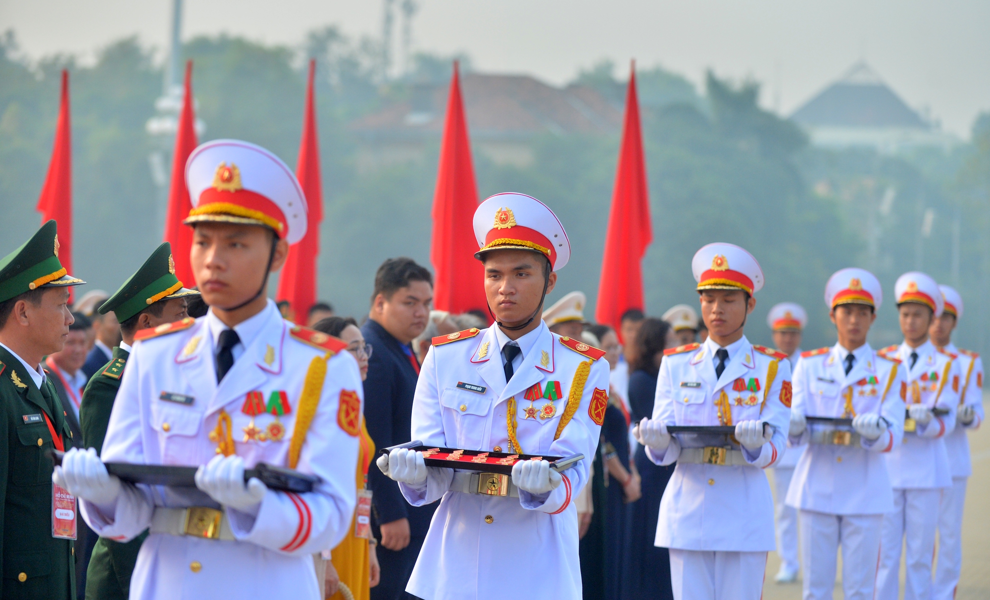 Trao huy hiệu Bác Hồ cho 67 điển hình tiêu biểu toàn quốc năm 2023 - Ảnh 4. Trao huy hiệu Bác Hồ cho 67 điển hình tiêu biểu toàn quốc năm 2023 - Ảnh 4.