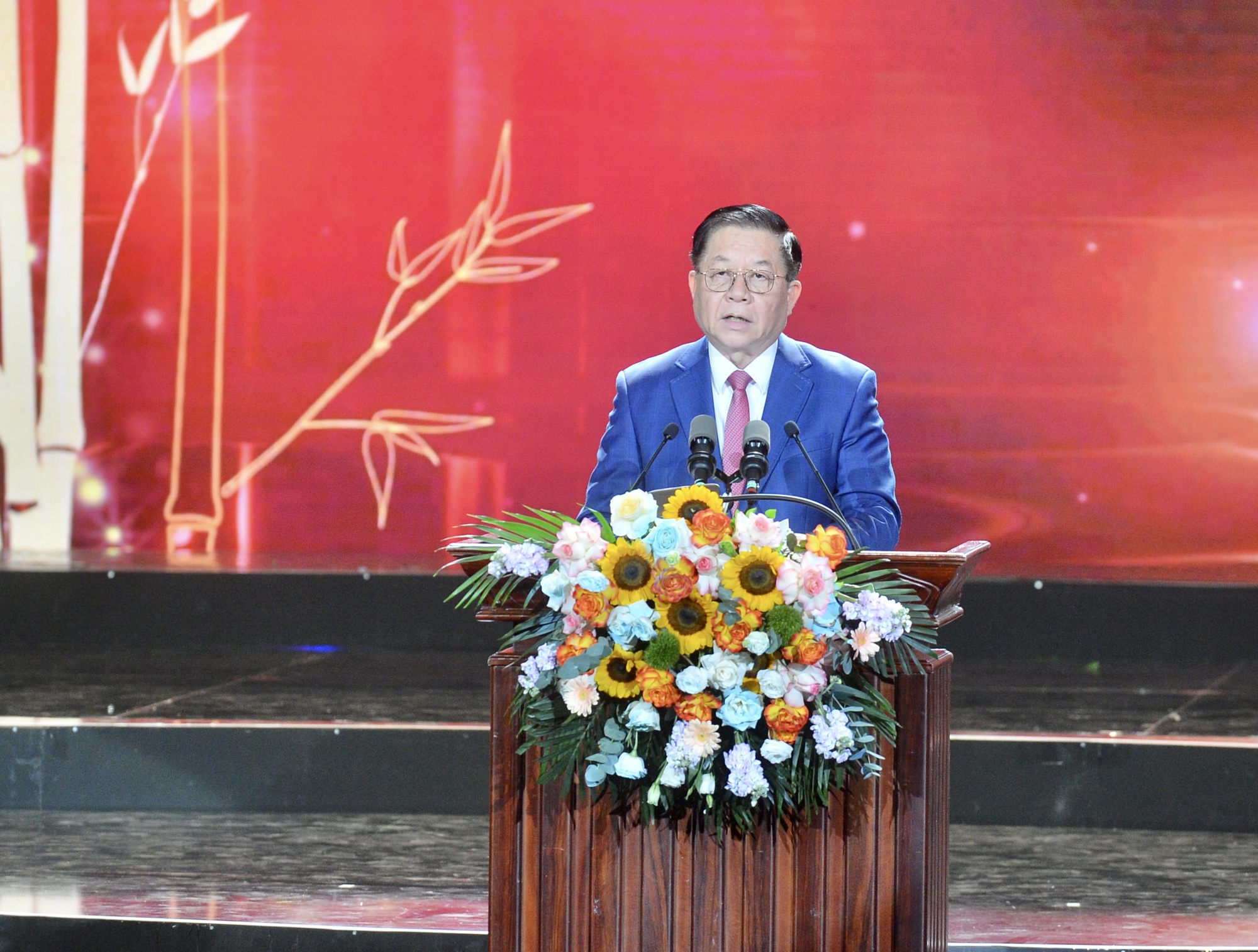 Chủ tịch nước Võ Văn Thưởng trao biểu trưng cho các điển hình tiêu biểu toàn quốc - Ảnh 2.