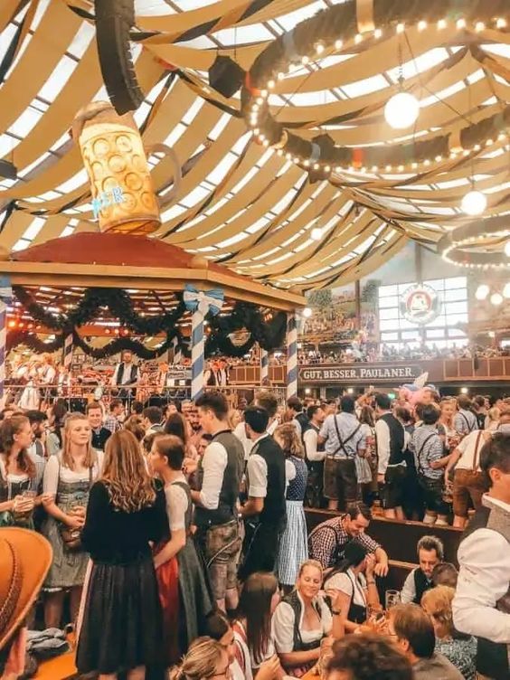 Trải nghiệm lễ hội bia lớn nhất thế giới tại Oktoberfest, Đức  - Ảnh 1.