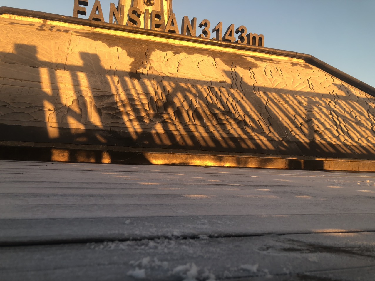 Đỉnh Fansipan lần đầu xuất hiện sương muối trong mùa đông 2023  - Ảnh 4.