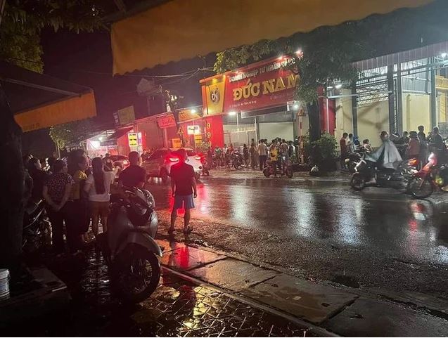 Hai tên cướp tiệm vàng ở Hải Dương bị đề nghị truy tố 4 tội danh - Ảnh 2. Hai tên cướp tiệm vàng ở Hải Dương bị đề nghị truy tố 4 tội danh - Ảnh 2.