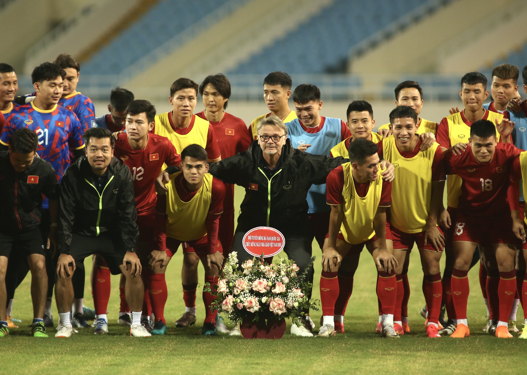 Giám sát AFC kiểm tra sân Mỹ Đình trước ngày đội tuyển Việt Nam đấu Iraq  - Ảnh 14.