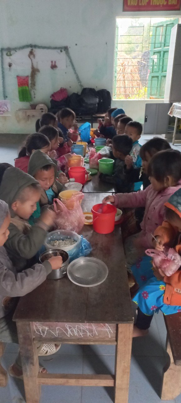 Từ TP.HCM, cô trò làm điều ý nghĩa cho Hà Giang - Ảnh 3. Từ TP.HCM, cô trò làm điều ý nghĩa cho Hà Giang - Ảnh 3.