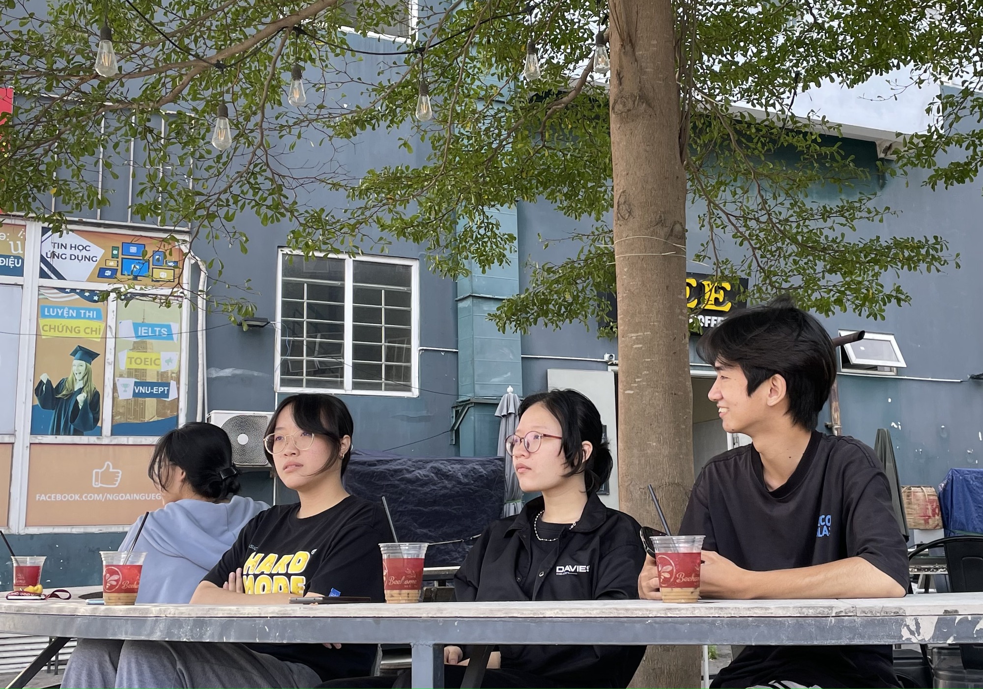 Thời tiết se lạnh, nhiều người cảm thấy ‘chill’ hơn khi ra đường vào sáng sớm - Ảnh 5. Thời tiết se lạnh, nhiều người cảm thấy ‘chill’ hơn khi ra đường vào sáng sớm - Ảnh 5.