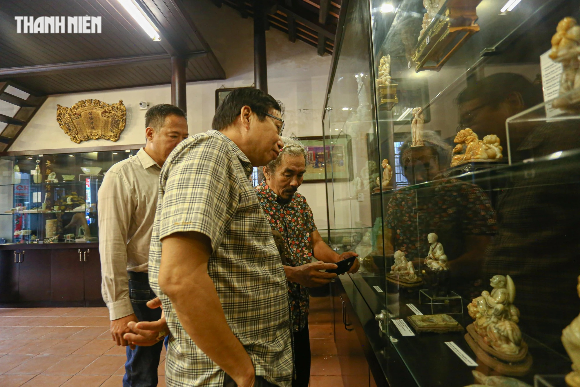 Chiêm ngưỡng hơn 70 món ngọc quý thời Nguyễn đang được trưng bày tại Huế - Ảnh 2.