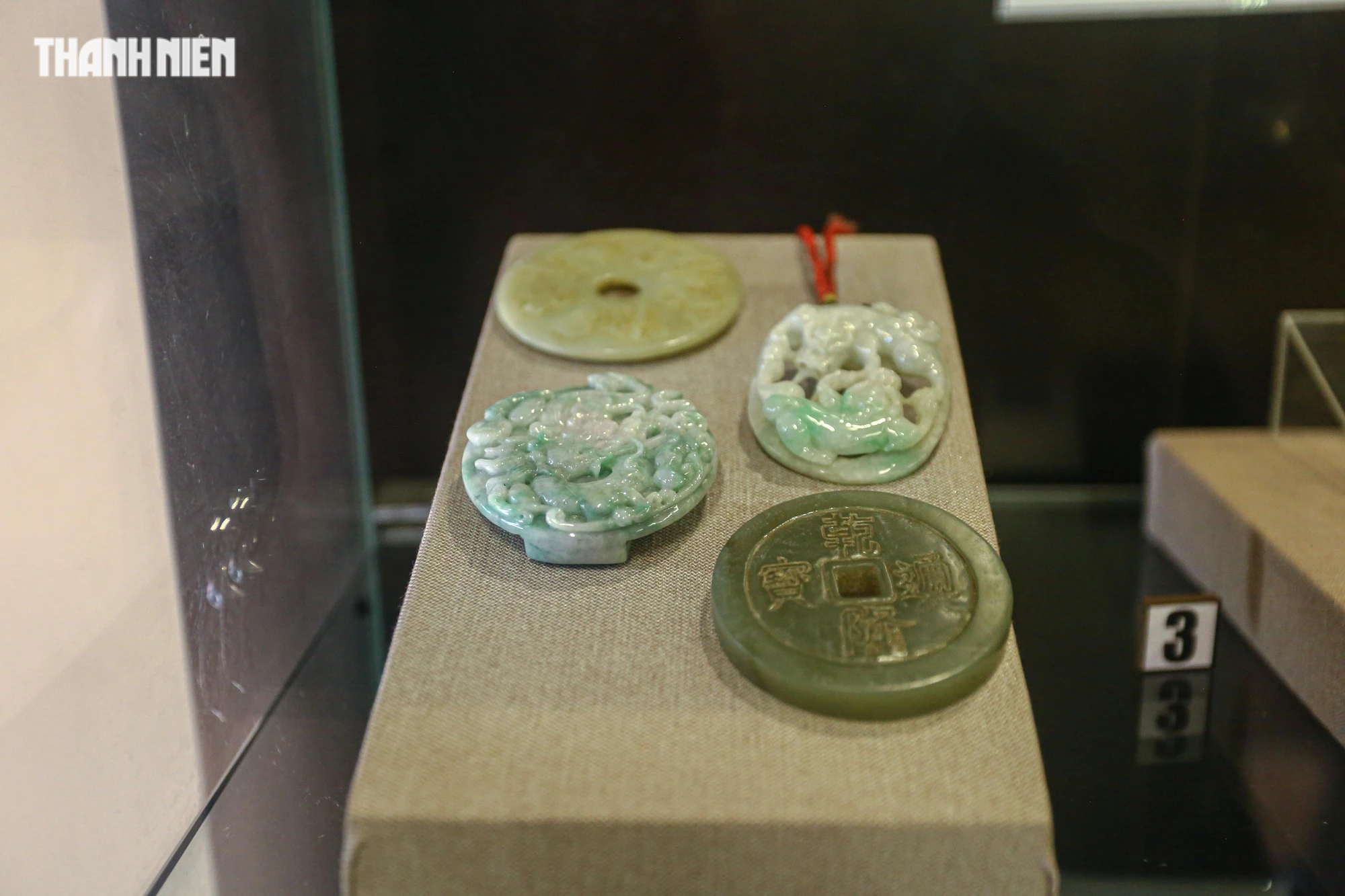 Chiêm ngưỡng hơn 70 món ngọc quý thời Nguyễn đang được trưng bày tại Huế - Ảnh 7.