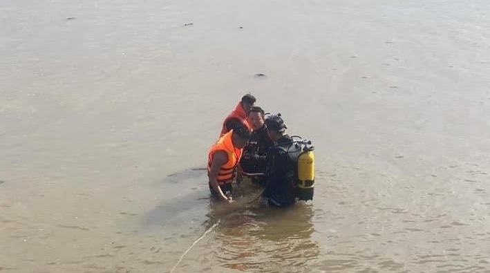Xe máy lao xuống cửa biển Thuận An, 2 thiếu niên tử vong - Ảnh 2.