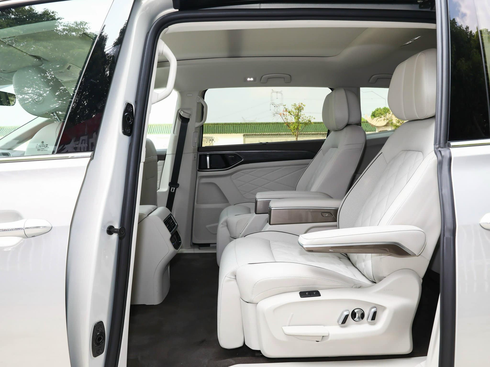 MPV cao cấp Volkswagen Viloran có triển vọng gì khi về Việt Nam? - Ảnh 4. MPV cao cấp Volkswagen Viloran có triển vọng gì khi về Việt Nam? - Ảnh 4.