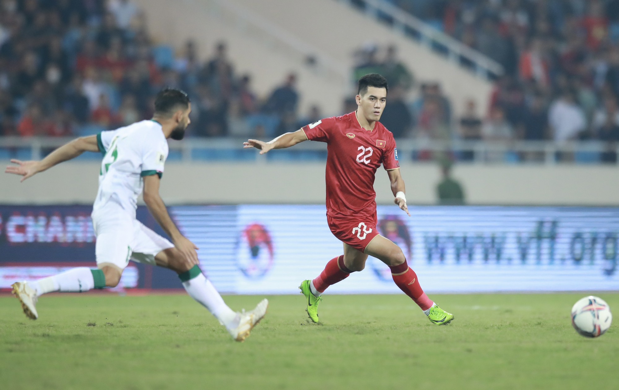 Đội tuyển Việt Nam thua nghiệt ngã trước Iraq ở phút bù giờ bị 'lố' - Ảnh 2.