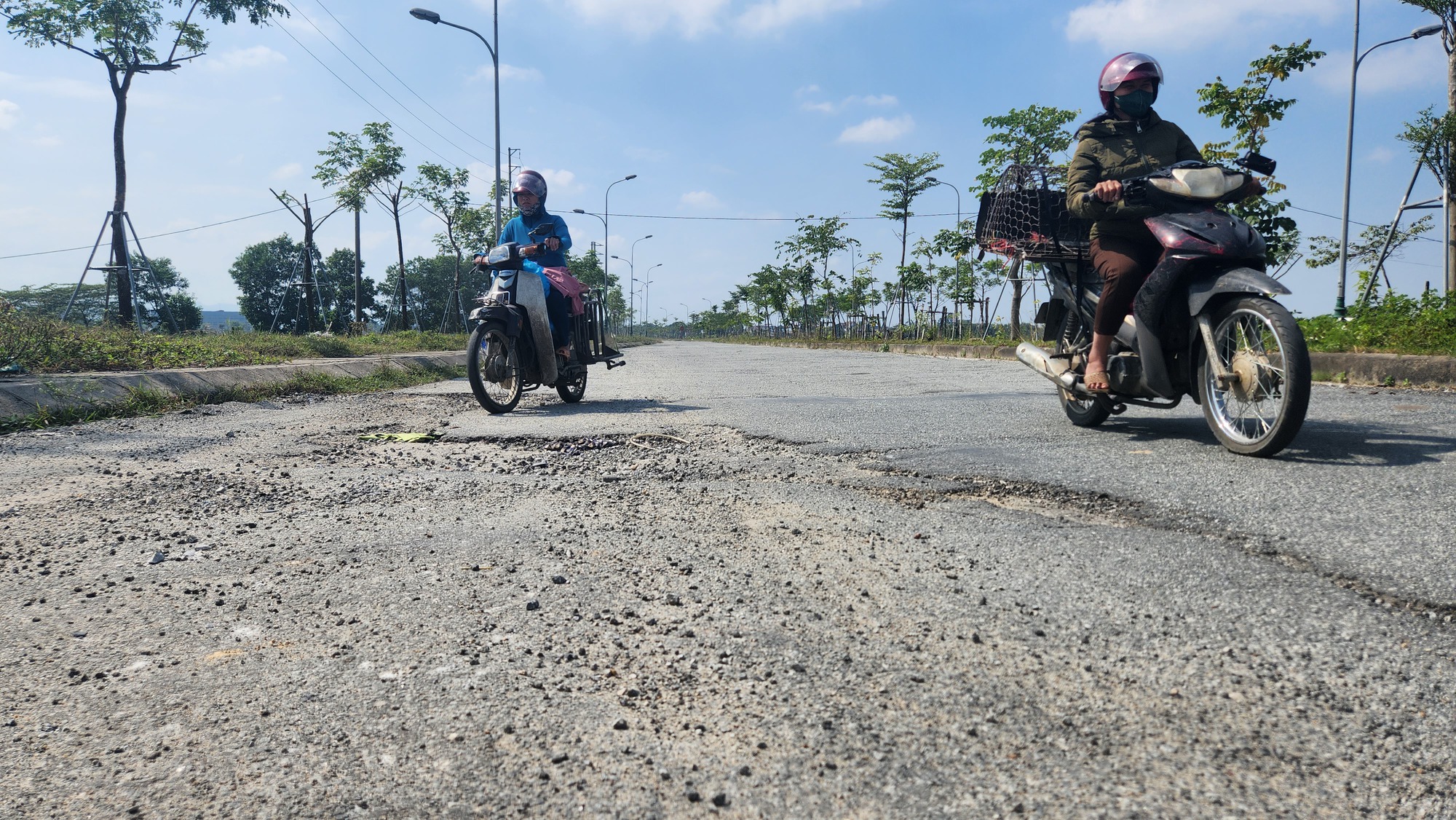 Đường hơn trăm tỉ ở cửa ngõ TP.Hà Tĩnh xuống cấp nghiêm trọng - Ảnh 7. Đường hơn trăm tỉ ở cửa ngõ TP.Hà Tĩnh xuống cấp nghiêm trọng - Ảnh 7.