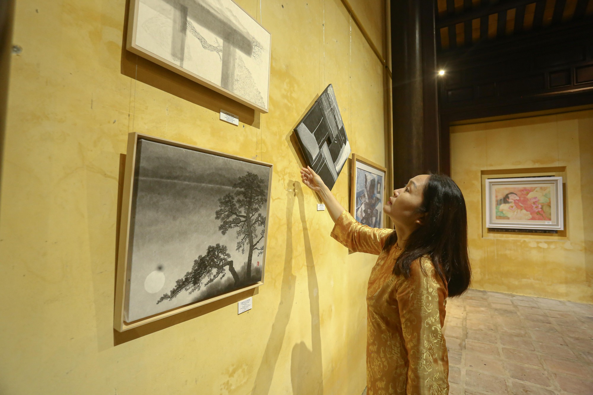 Triển lãm tranh của 70 nghệ sĩ Việt Nam và Hàn Quốc - Ảnh 4.