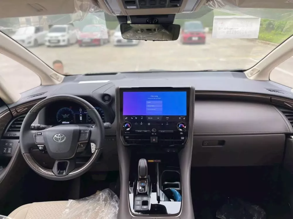 Toyota Alphard 2024 xuất hiện tại Việt Nam, giá 4,37 tỉ đồng - Ảnh 2. Toyota Alphard 2024 xuất hiện tại Việt Nam, giá 4,37 tỉ đồng - Ảnh 2.