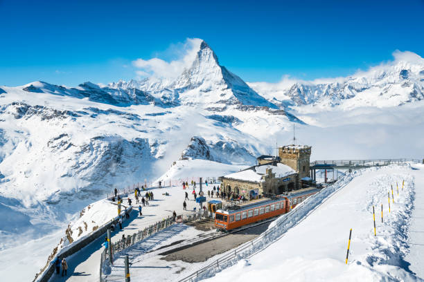 Thử sức với những đường trượt tuyết dài hàng trăm km tại Thụy Sĩ - Ảnh 1.