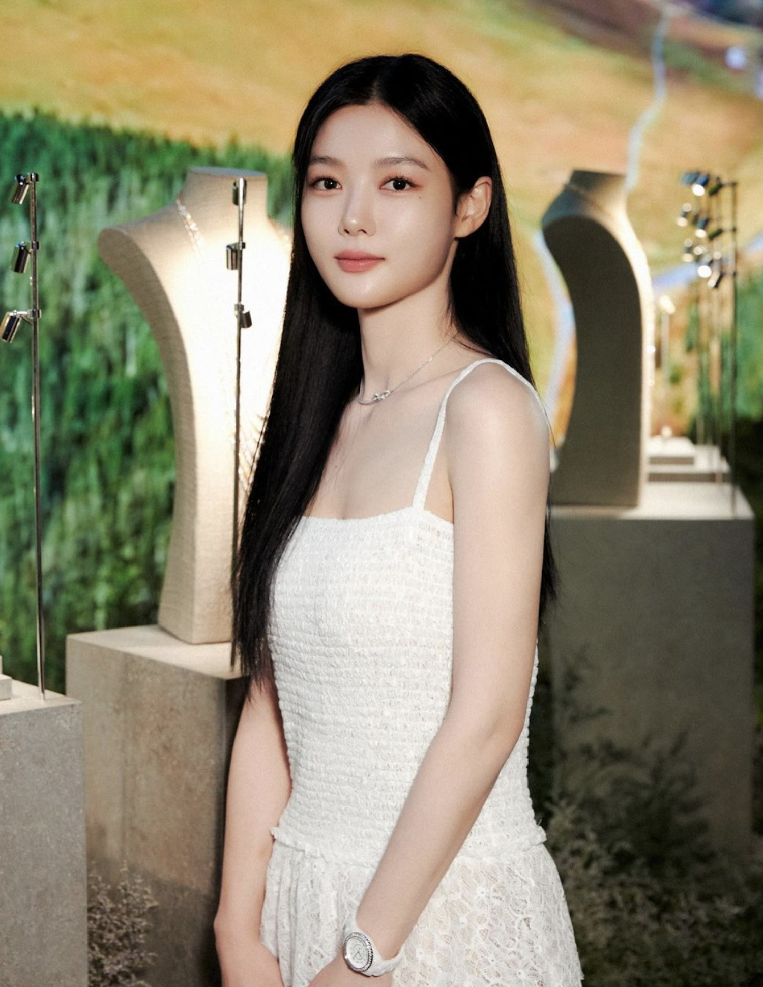 Sắc vóc quyến rũ của 'em gái quốc dân' Kim Yoo Jung ở tuổi 24 - Ảnh 10.