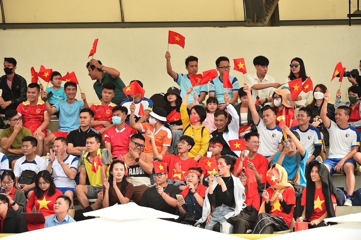 Giải bóng đá tranh Cúp Báo Đại biểu Nhân dân đã tìm ra nhà vô địch - Ảnh 2.