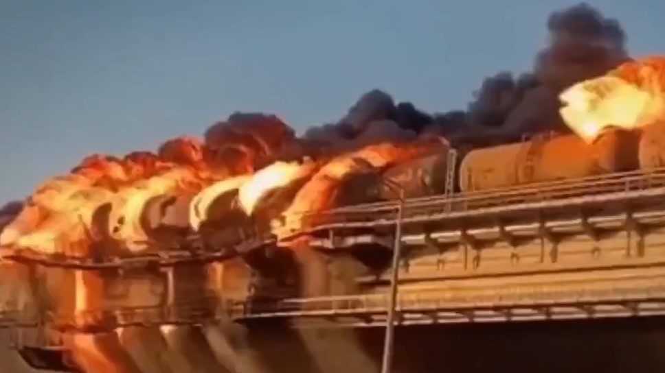 Tình báo Ukraine nêu kết quả mới của cuộc tấn công vào cầu Crimea đối với Nga - Ảnh 1. Tình báo Ukraine nêu kết quả mới của cuộc tấn công vào cầu Crimea đối với Nga - Ảnh 1.