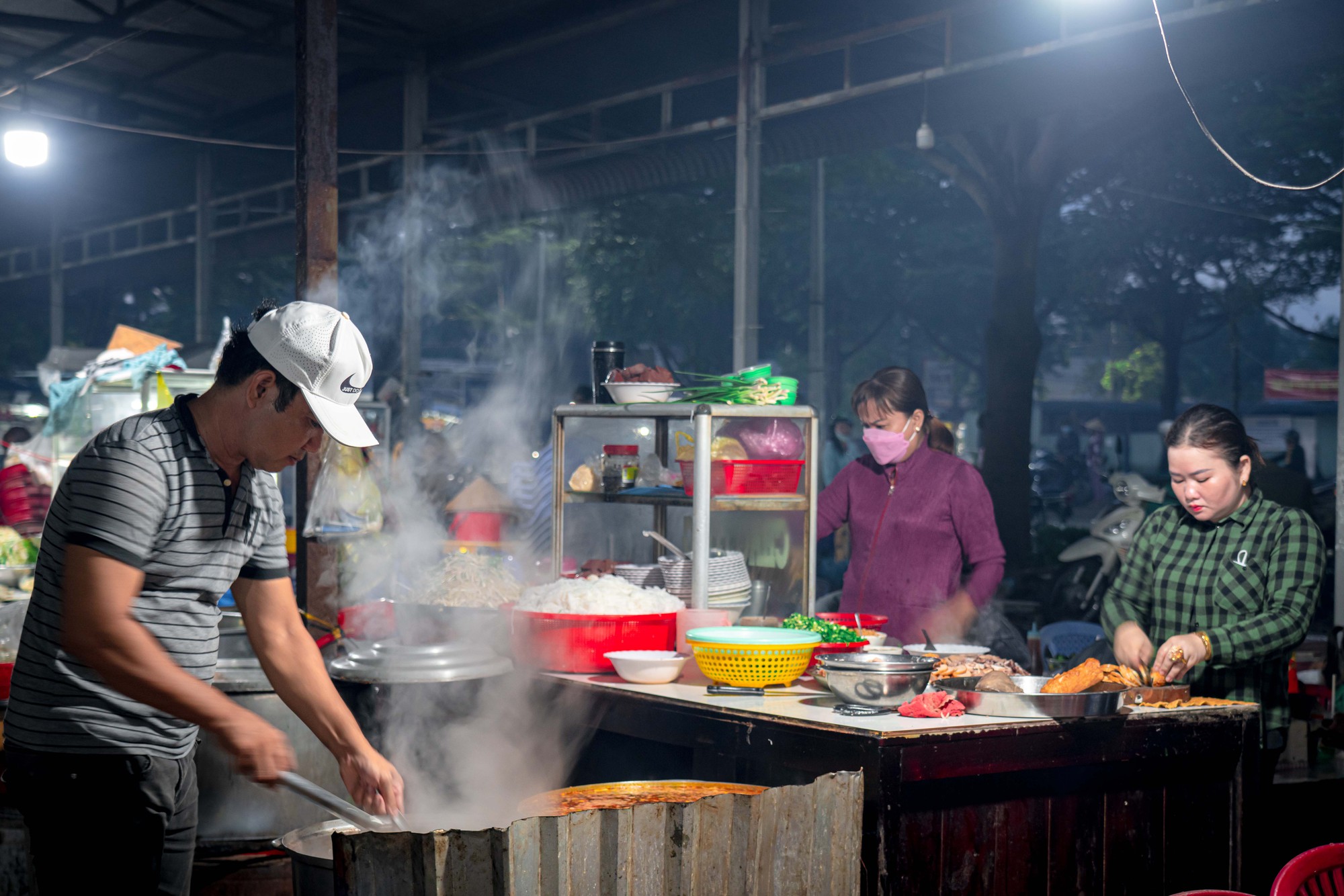 Khung cảnh độc đáo của khu chợ 'có một không hai' ở miền Tây - Ảnh 11.