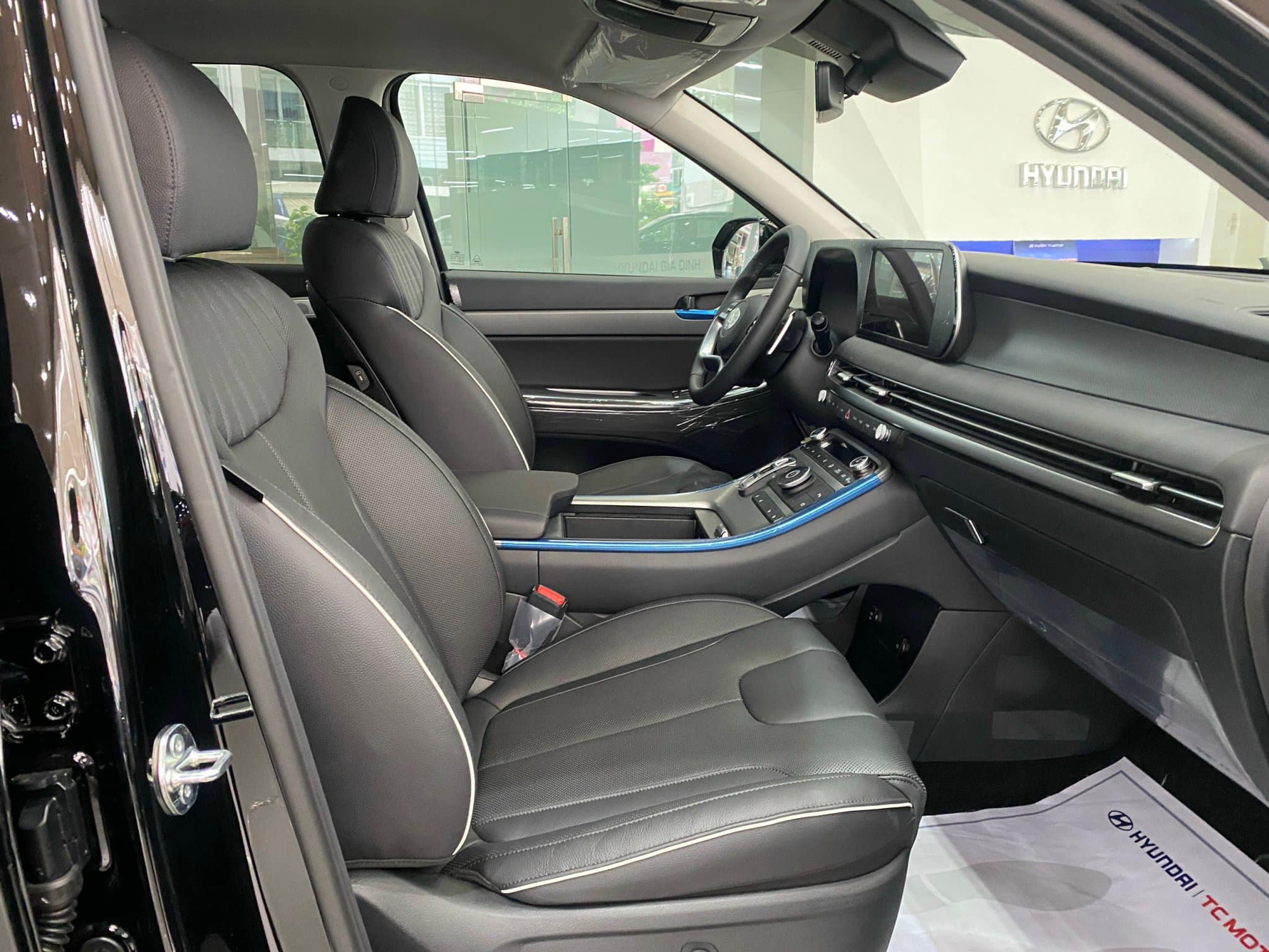 Cận cảnh Hyundai Palisade bản tiêu chuẩn, giá hơn 1,4 tỉ đồng tại Việt Nam - Ảnh 4. Cận cảnh Hyundai Palisade bản tiêu chuẩn, giá hơn 1,4 tỉ đồng tại Việt Nam - Ảnh 4.