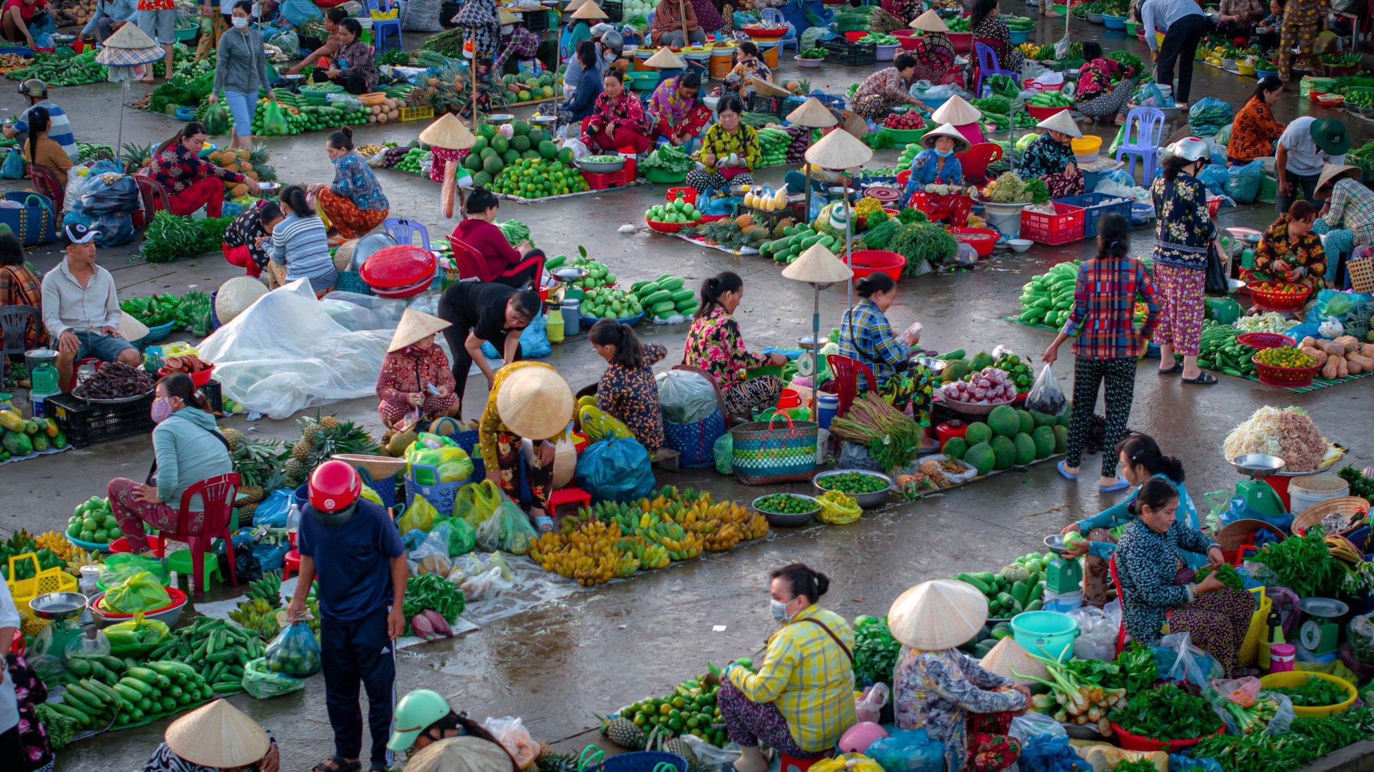 Khung cảnh độc đáo của khu chợ 'có một không hai' ở miền Tây - Ảnh 7.