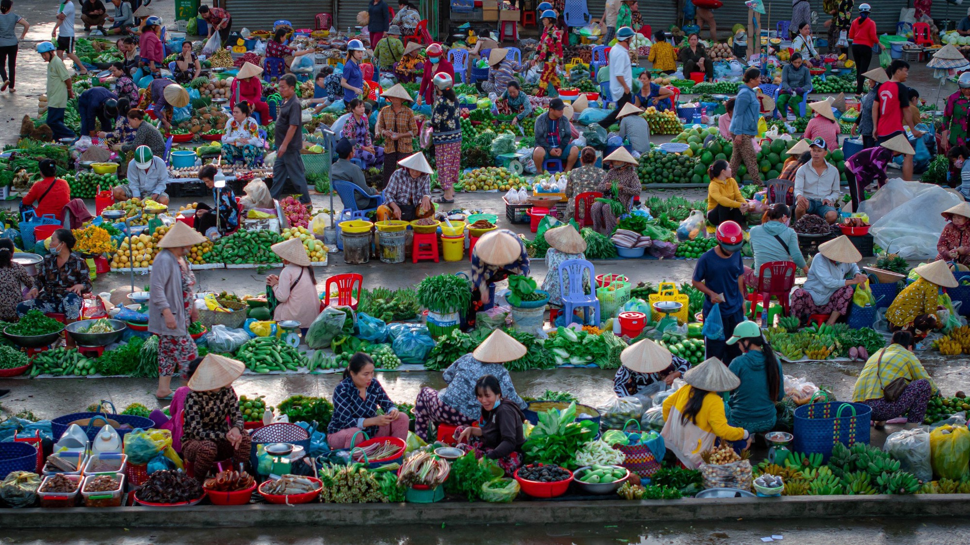 Unique scene of the 'unique' market in the West - Photo 8.