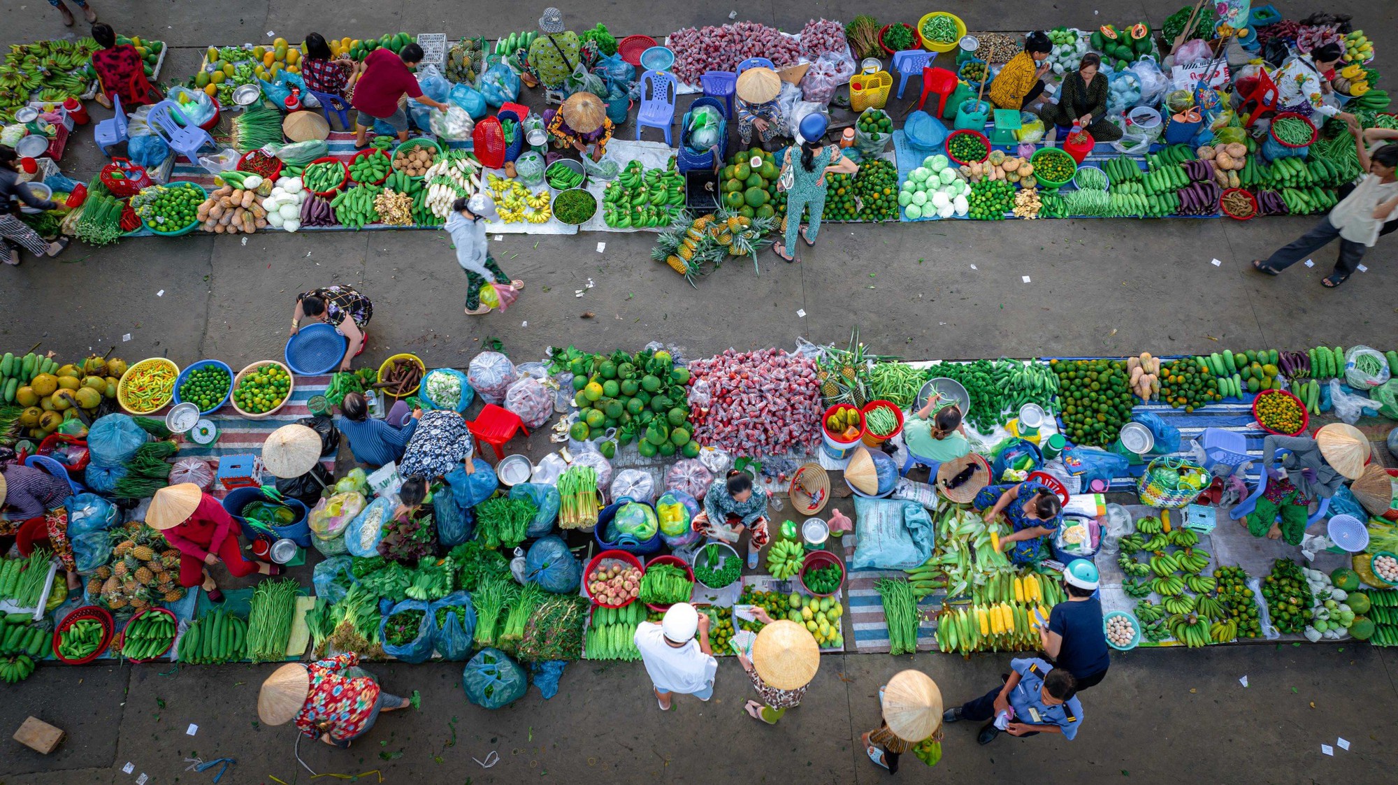 Unique scene of the 'unique' market in the West - Photo 9.