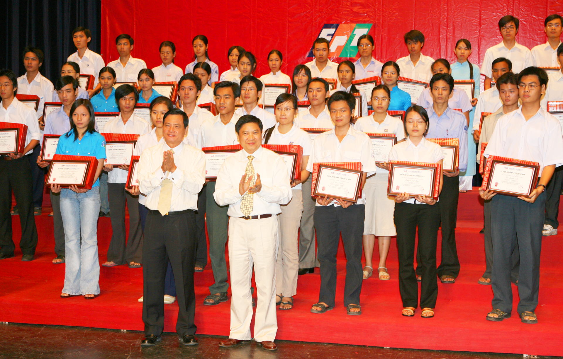 Thanh Niên là tờ báo được tin cậy từ trước đến nay - Ảnh 6. Thanh Niên là tờ báo được tin cậy từ trước đến nay - Ảnh 6.