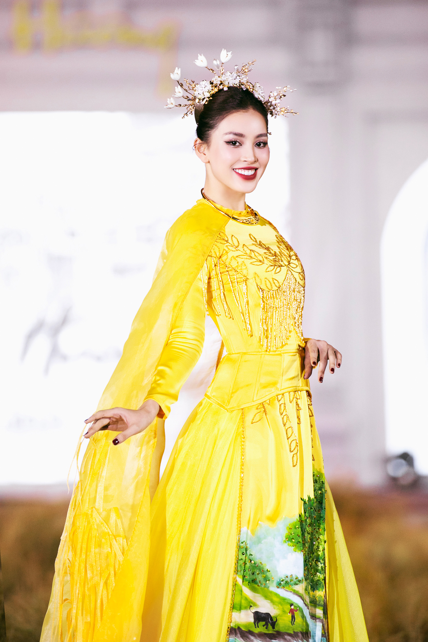 Hoa hậu Tiểu Vy nhan sắc ở tuổi 23 - Ảnh 2.