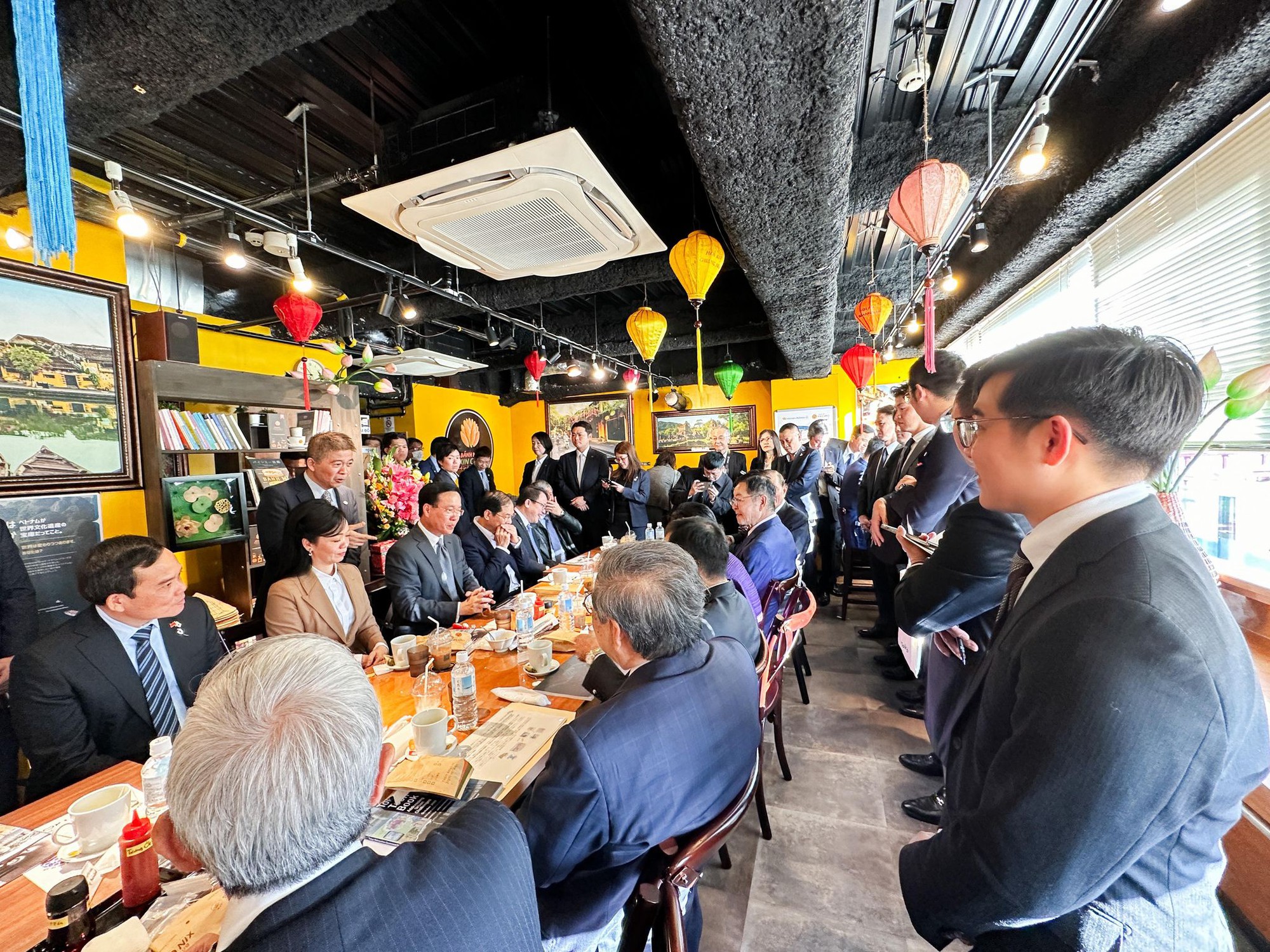 Chủ quán kể chuyện tiếp đón Chủ tịch nước, Thống đốc Tokyo ăn bánh mì Việt Nam - Ảnh 3.
