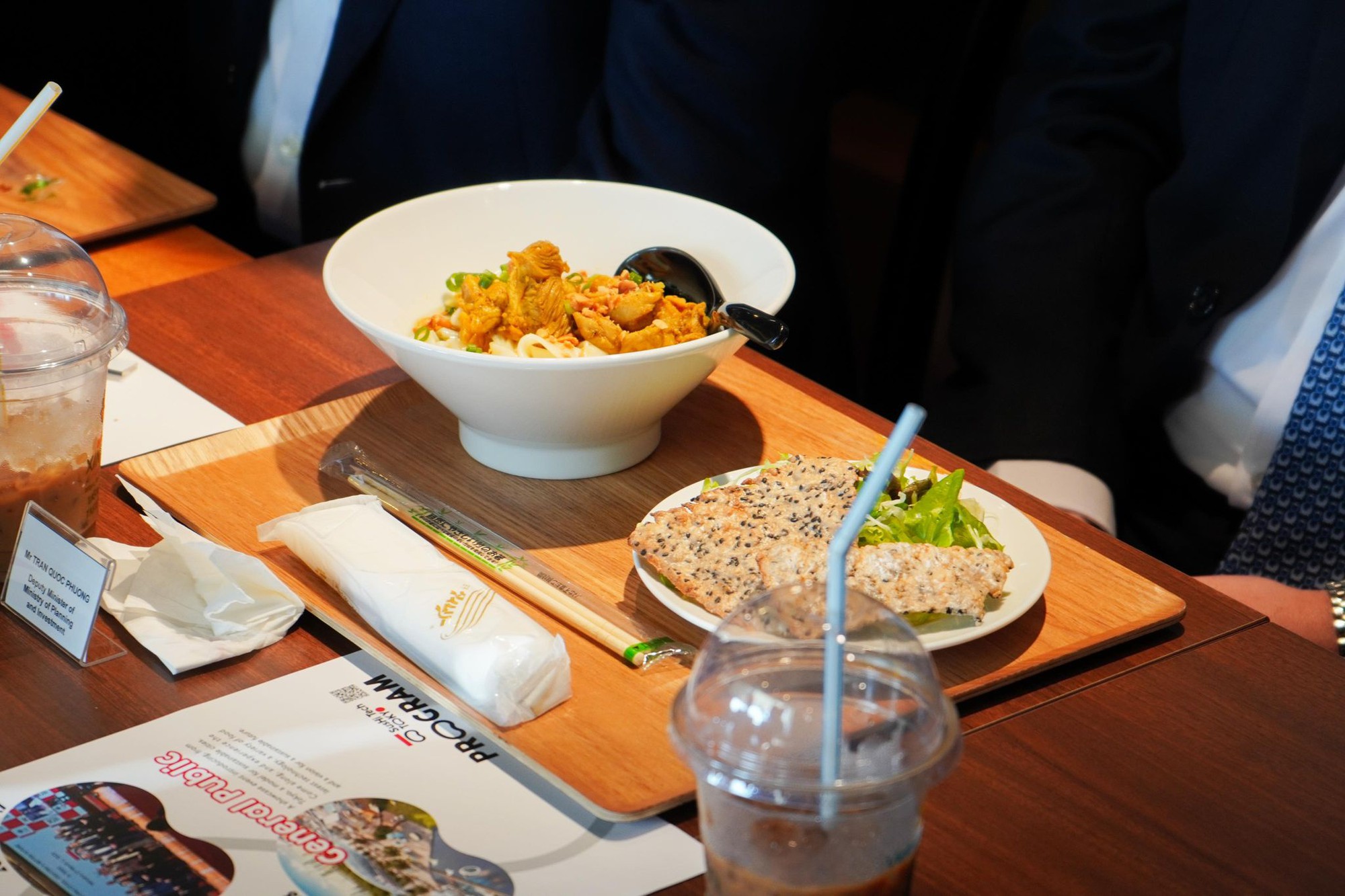Chủ quán kể chuyện tiếp đón Chủ tịch nước, Thống đốc Tokyo ăn bánh mì Việt Nam - Ảnh 4.