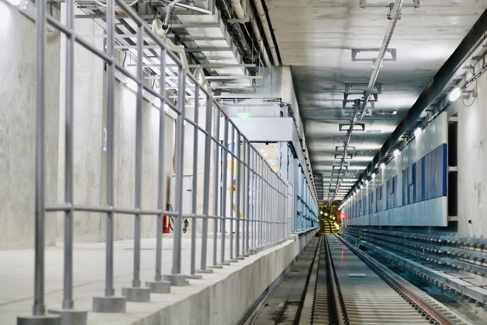 Thêm ga ngầm metro 'khoe' diện mạo hoàn thiện sau thập kỉ thi công - Ảnh 7.