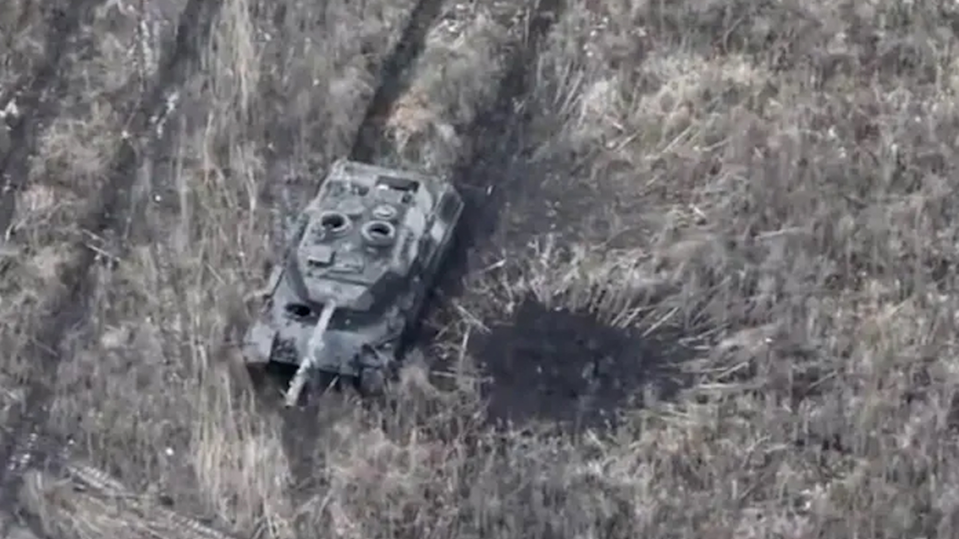 Nga vừa hạ gục xe tăng Leopard 1A5 của Ukraine - Ảnh 1.