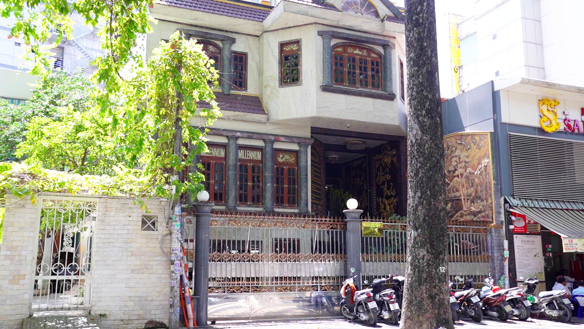 Hai căn biệt thự được ca sĩ Ngọc Sơn dùng làm nhà từ đường - Ảnh 6.