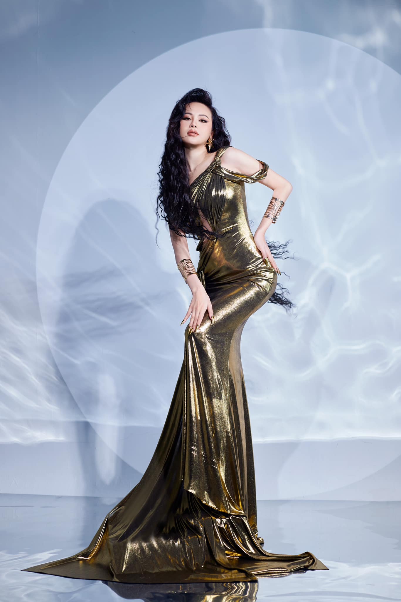 Nữ chính phim 'Sugar Daddy & Sugar Baby' thi Hoa hậu Hoàn vũ Việt Nam - Ảnh 3. Nữ chính phim 'Sugar Daddy & Sugar Baby' thi Hoa hậu Hoàn vũ Việt Nam - Ảnh 3.