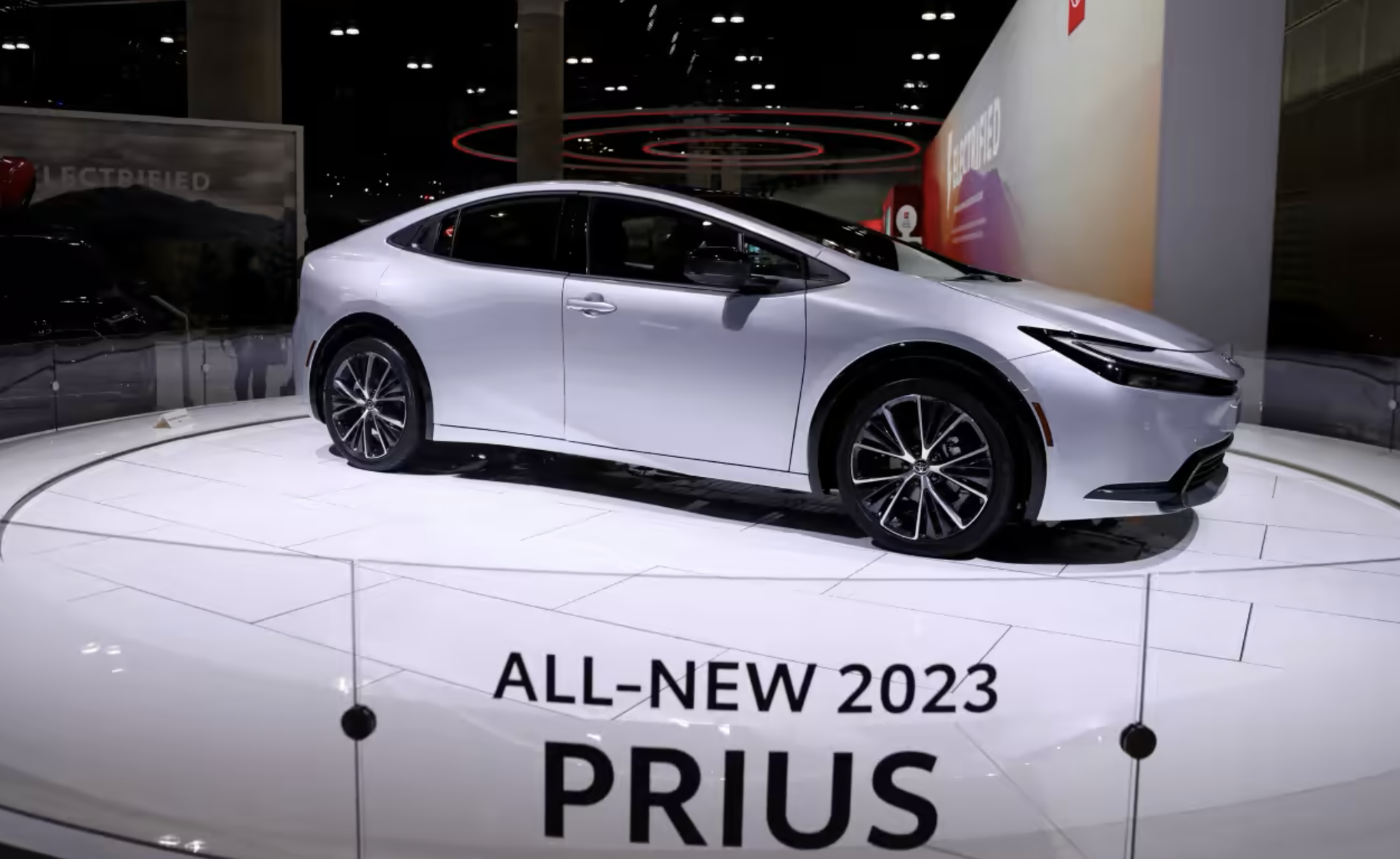 Không phải ô tô điện, lợi nhuận Toyota đạt kỷ lục nhờ xe hybrid - Ảnh 2.